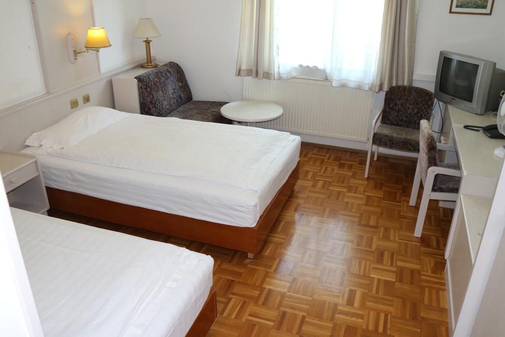 Hotel Wasserpalast - Breakfast For Free!!! Грац Экстерьер фото