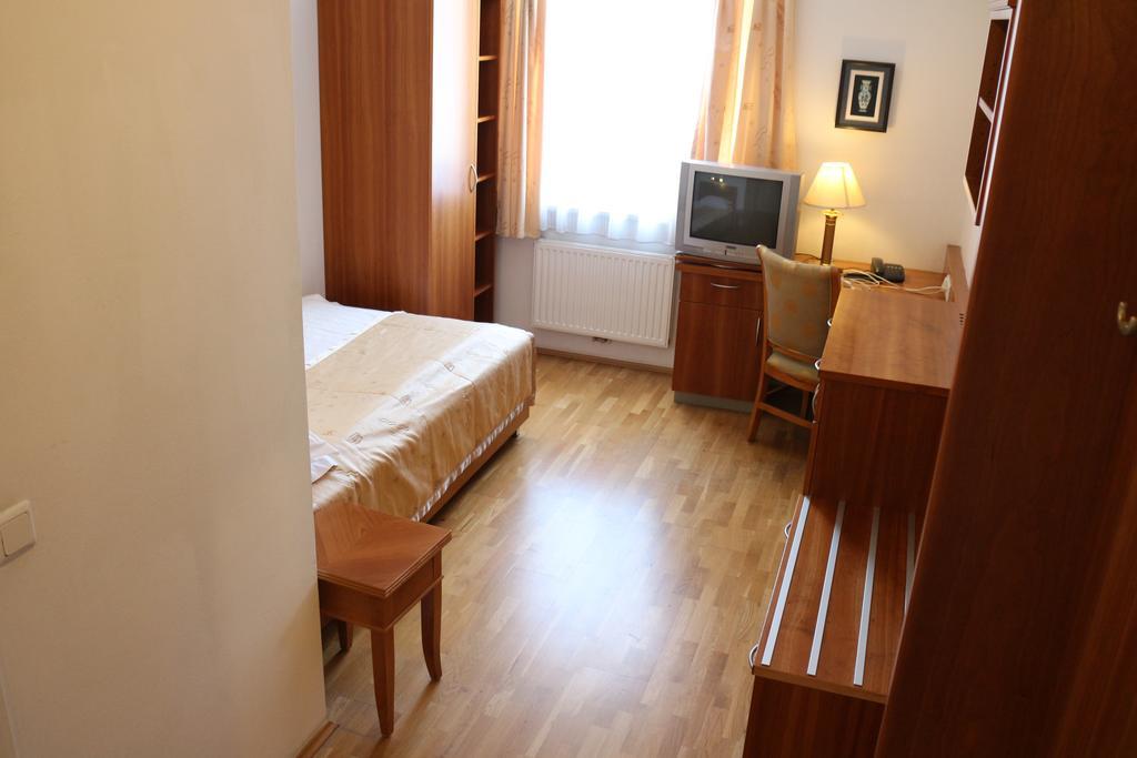 Hotel Wasserpalast - Breakfast For Free!!! Грац Номер фото